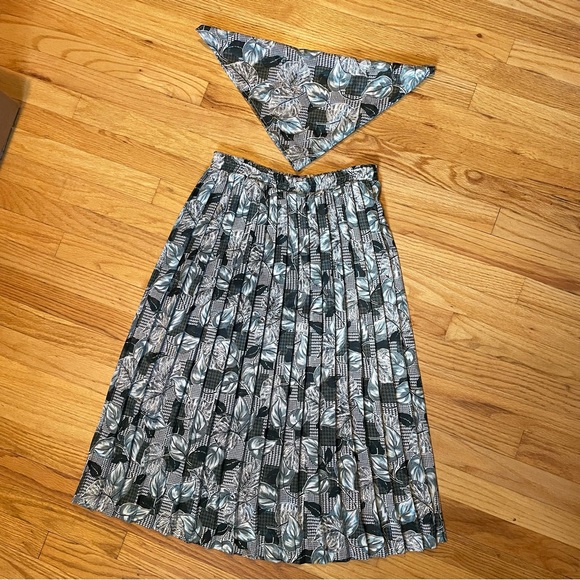 VTG 80s Satin Leaf Printed Midi Skirt With Matching Scarf - Picture 3 of 9